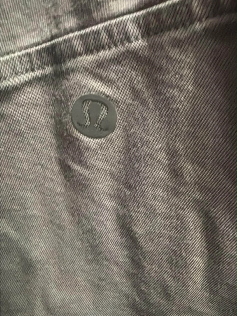 lululemon athletica Taupe Relaxed V-Neck Long Sleeve Top MEDIUM pit to pit 19”